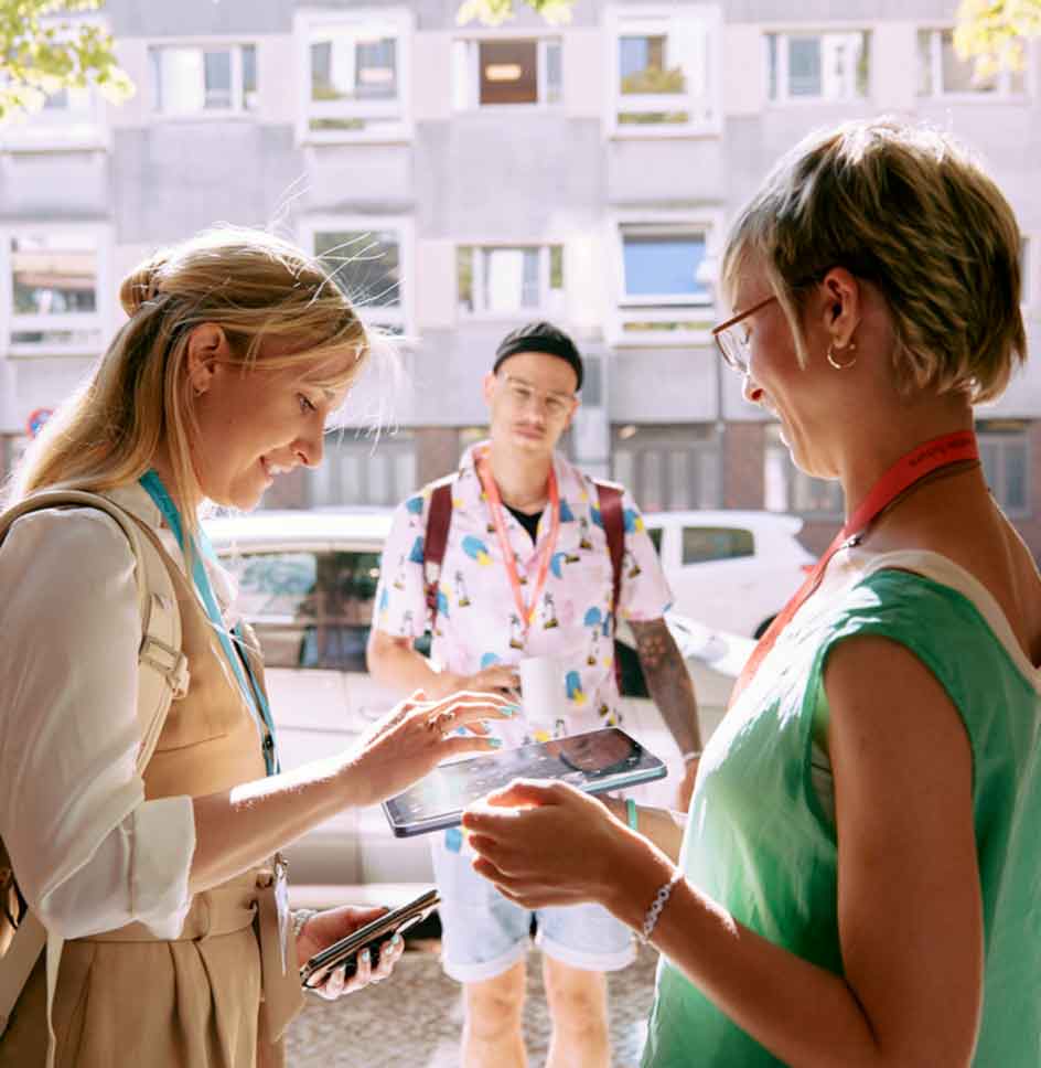 Laura und Julian von Crowd Impact